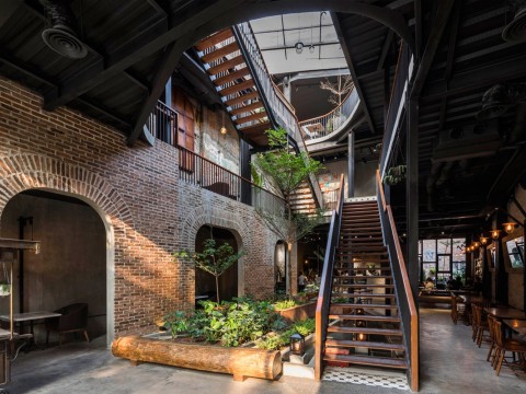 Quán cà phê có mặt tiền lấy cảm hứng từ khăn mỏ quạ Quán cà phê có mặt tiền lấy cảm hứng từ khăn mỏ quạ